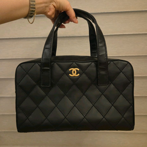 샤넬 블랙 퀼팅 토트백