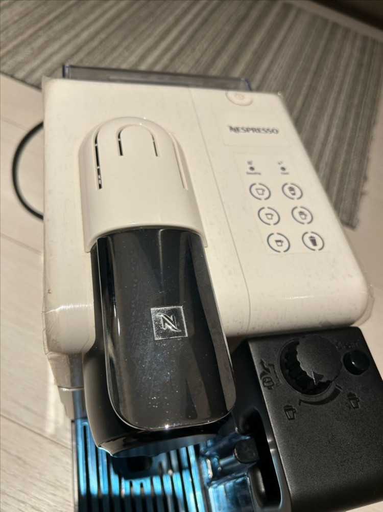 네스프레소 라티시마 터치 F511 이미지