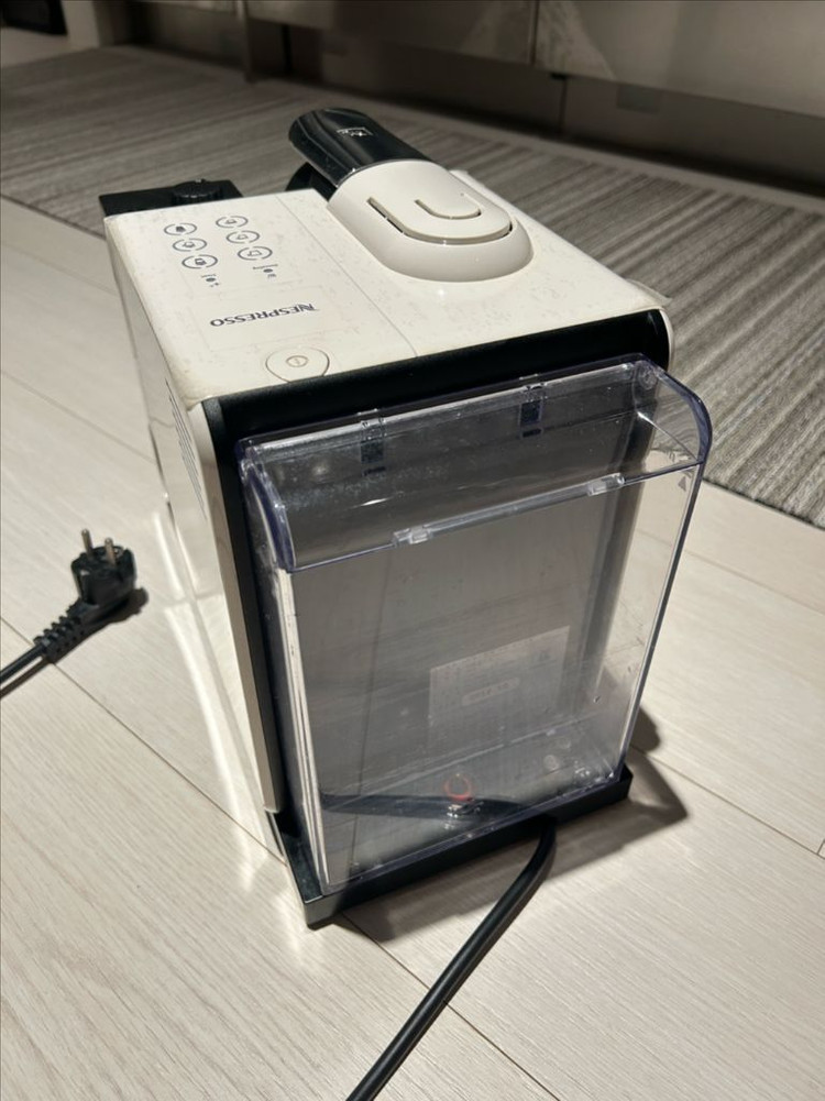 네스프레소 라티시마 터치 F511 이미지