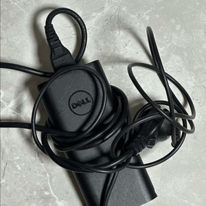 XPS 9570 충전기 (130W)