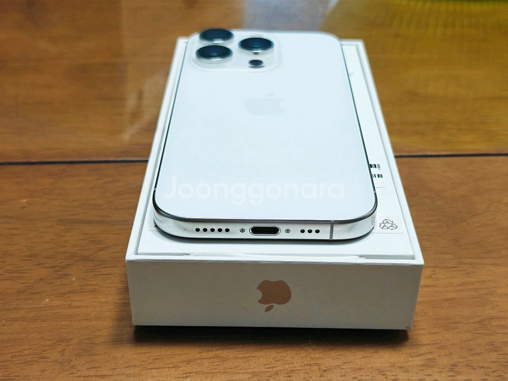 iOS 18 아이폰 16 프로 256기가 화이트 티타늄--1