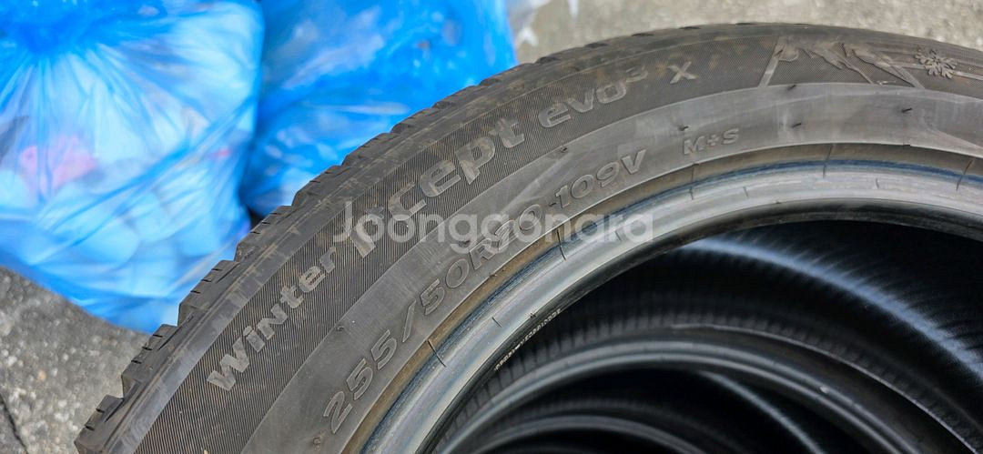 255 50 20 한대분 중고 윈터타이어 판매합니다--3