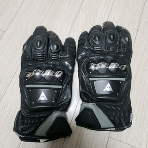 하자 있는 오토바이 장갑들 팝니다