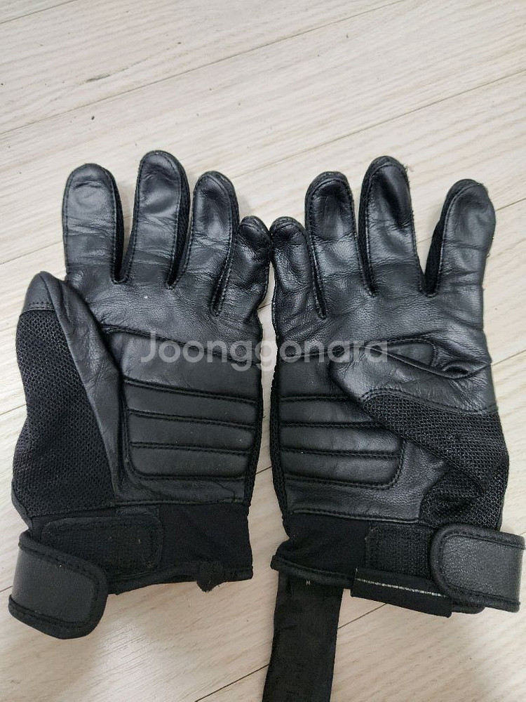 하자 있는 오토바이 장갑들 팝니다--4