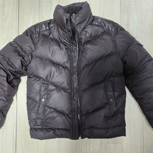 nii 짙은 자주색 패딩 m 사이즈 팝니다.