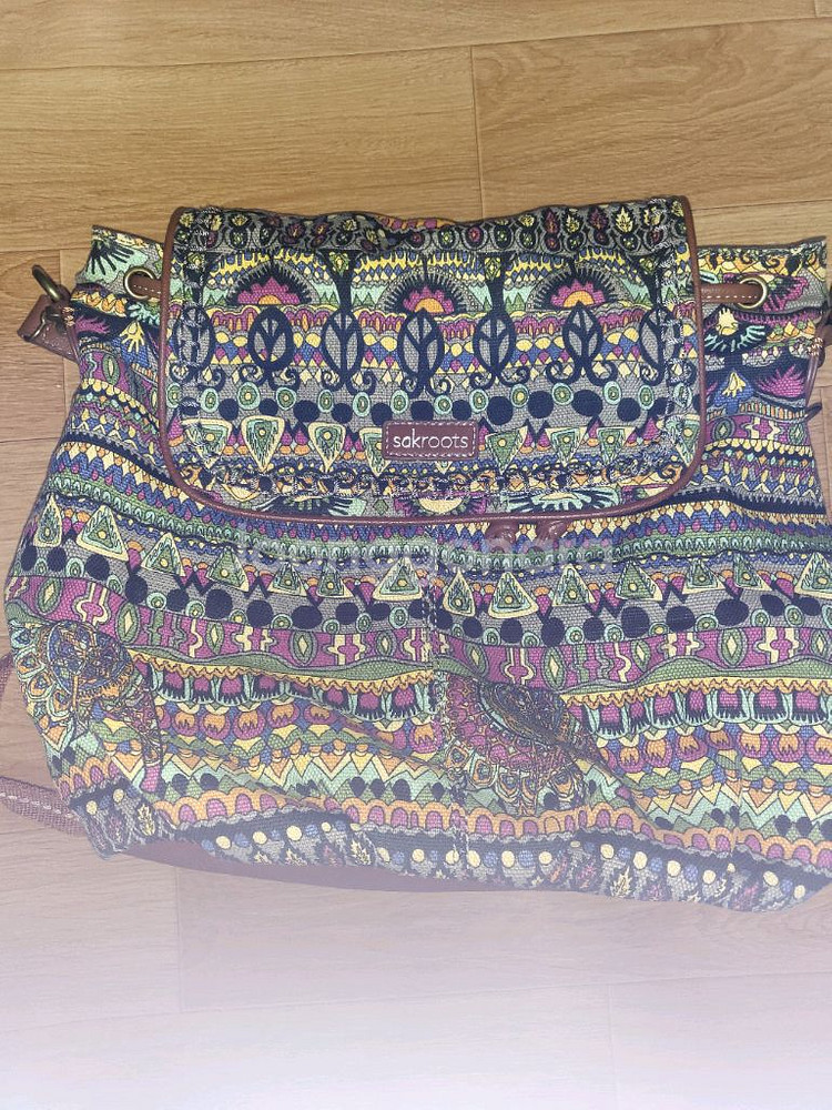 여성용 백팩 + 숄더백 가능. 팝니다.--2