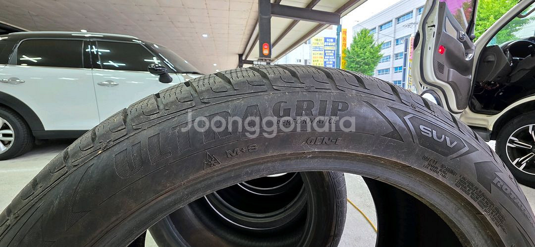 굿이어 275 45 21 최고급 윈터타이어 판매합니다--2