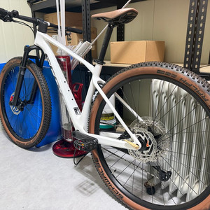 스캇 스케일 930 m사이즈 화이트 판매해요