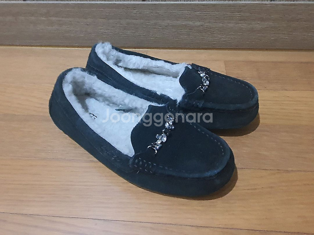 정품 어그 스웨이드 앤슬러 250사이즈--0