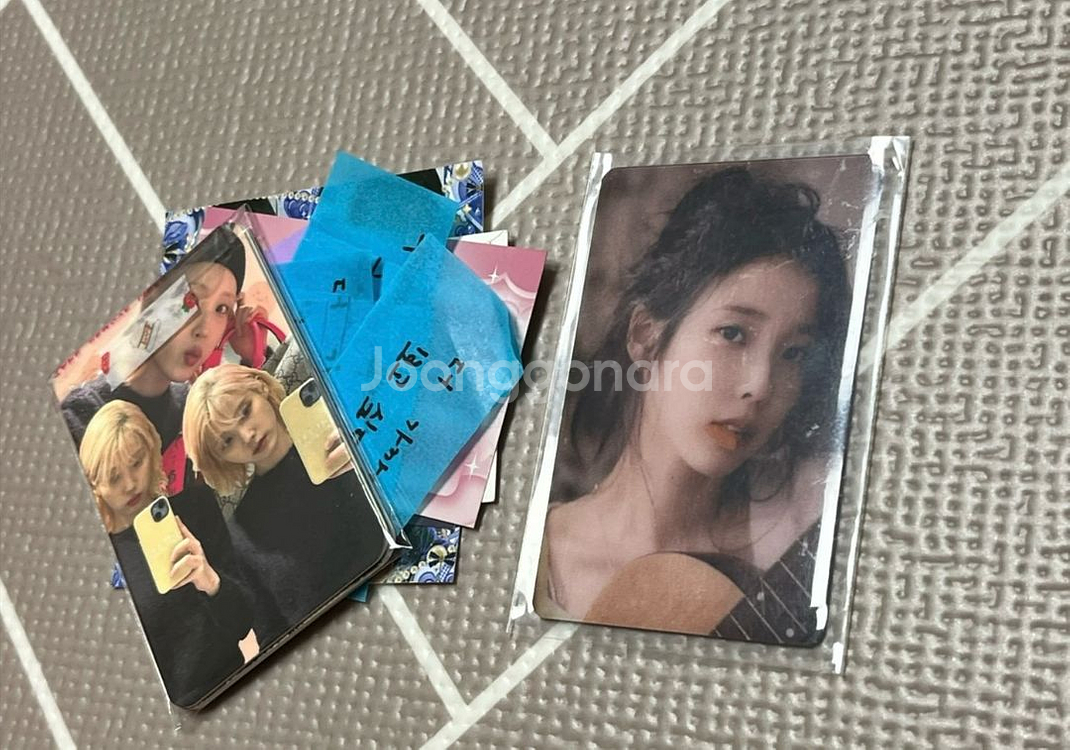 아이유 거울 포카--0