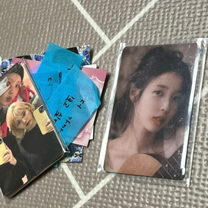 아이유 거울 포카