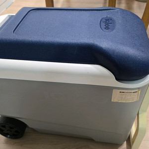 이글루 아이스박스 38L 바퀴형 팝니다!