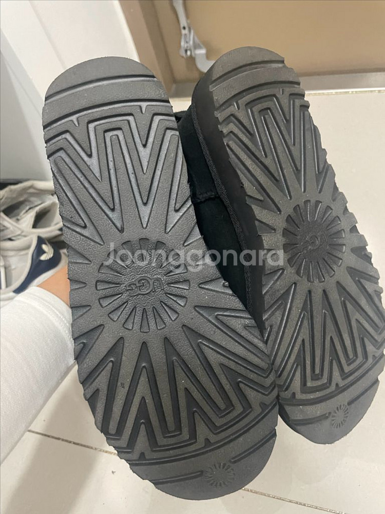 어그 울트라미니 블랙 7사이즈--1