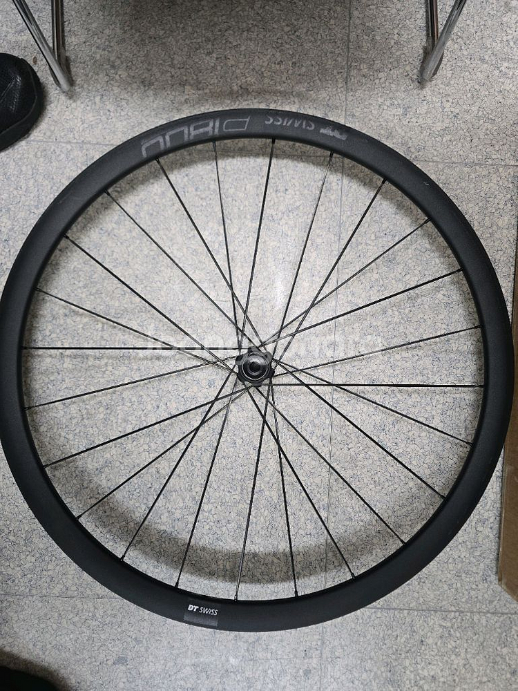 dt Swiss 경량 알루휠 팝니다.--2