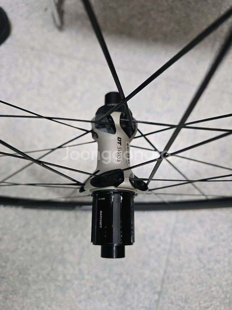 dt Swiss 경량 알루휠 팝니다.--1