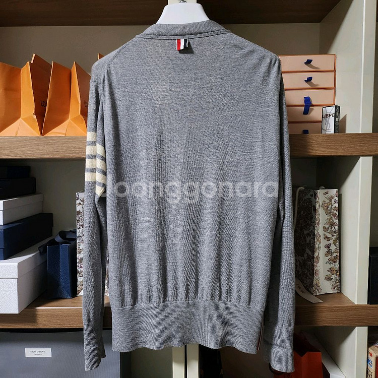 [새상품급]톰브라운 사선완장 메리노 울 가디건 2사이즈--1