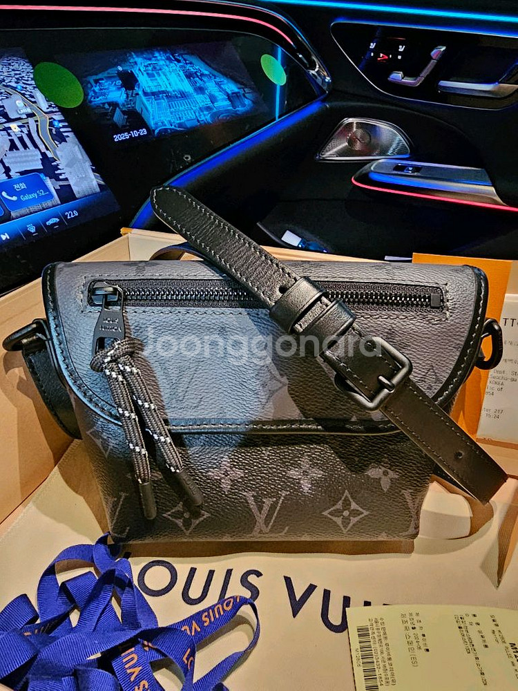 루이비통 퍼렐 이클립스 펄스 웨어러블 크로스백--0