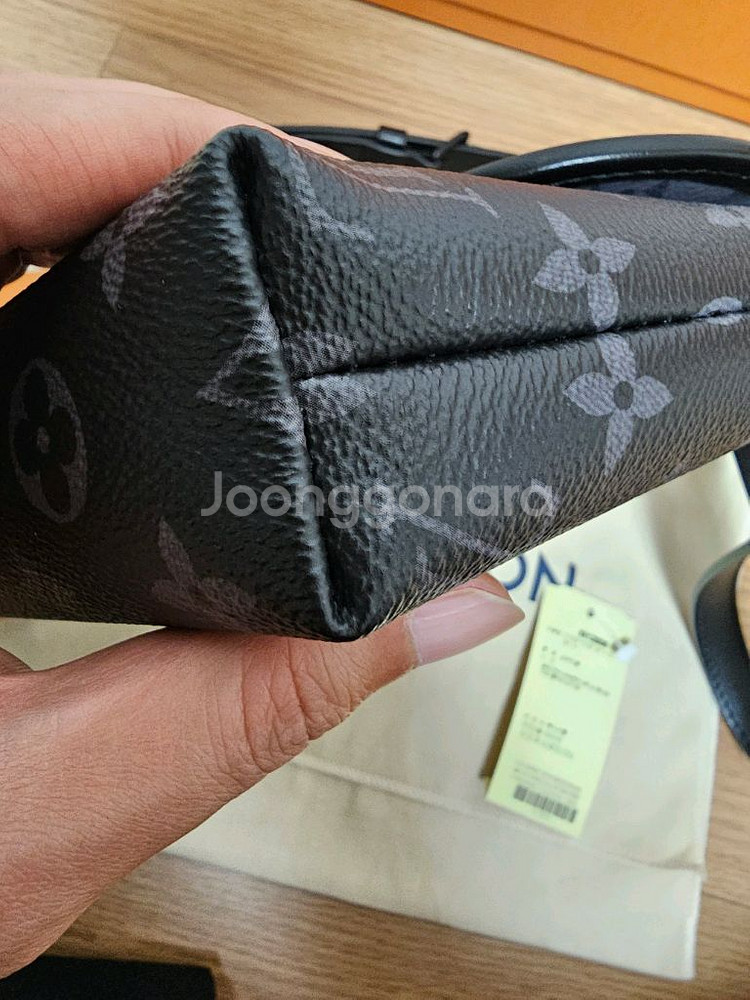 루이비통 퍼렐 이클립스 펄스 웨어러블 크로스백--6