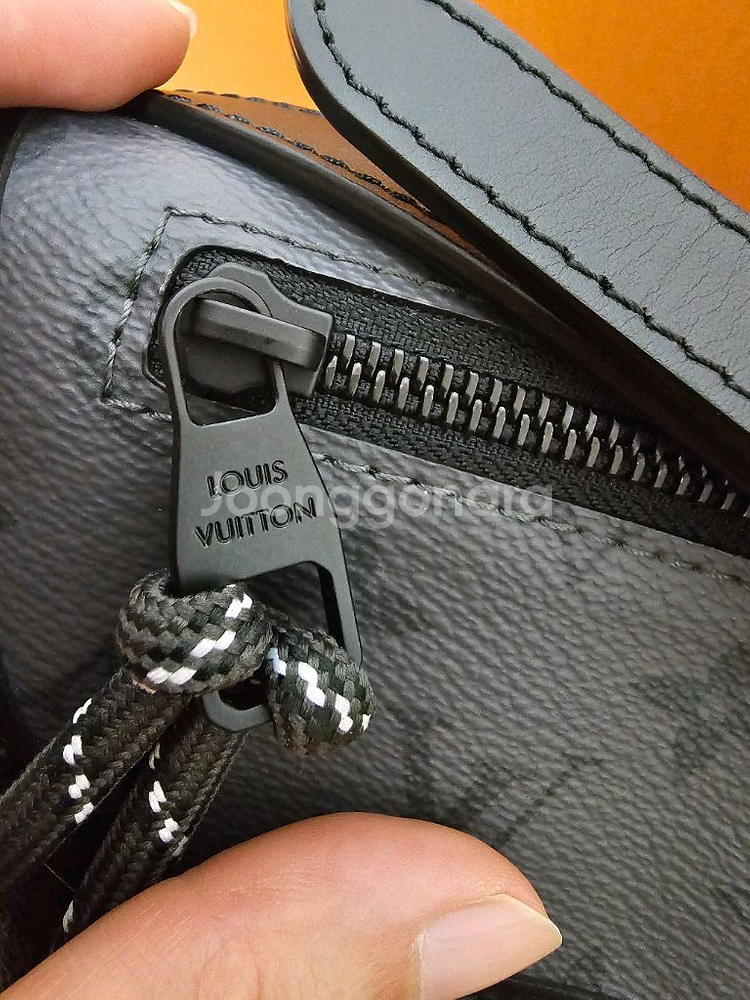 루이비통 퍼렐 이클립스 펄스 웨어러블 크로스백--7