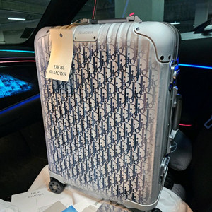 디올 x 리모와 그라데이션 블루 캐리어 신형 (새상품)