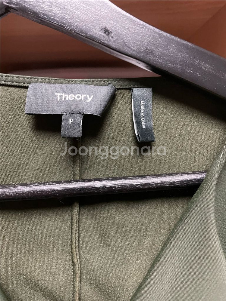 띠어리 폴드 오버랩 블라우스--2