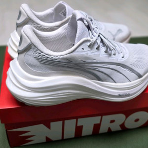 푸마 매그맥스 나이트로 런닝화 270mm