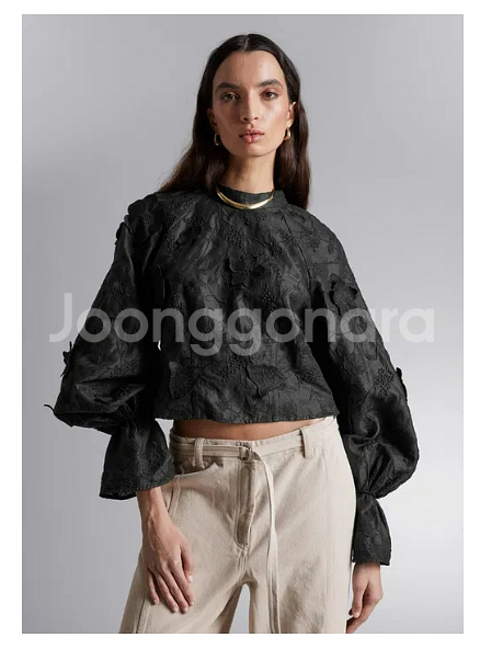 앤아더스토리즈 린넨 크롭 볼륨소매 블라우스 eur 36--1