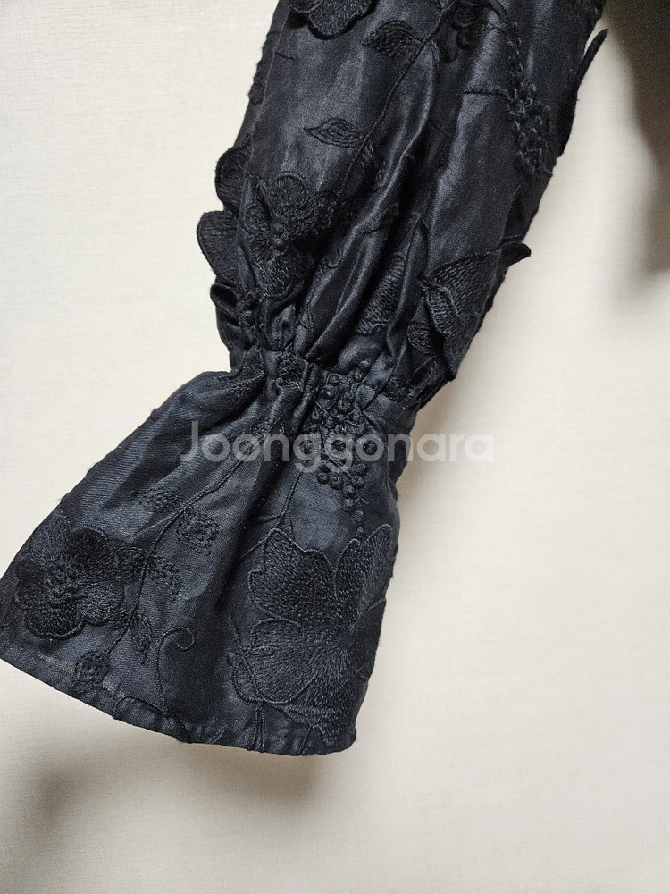 앤아더스토리즈 린넨 크롭 볼륨소매 블라우스 eur 36--5