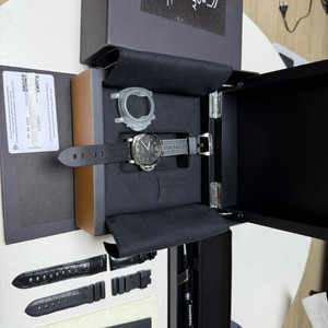 파네라이 루미노르 쿼란타 팝니다