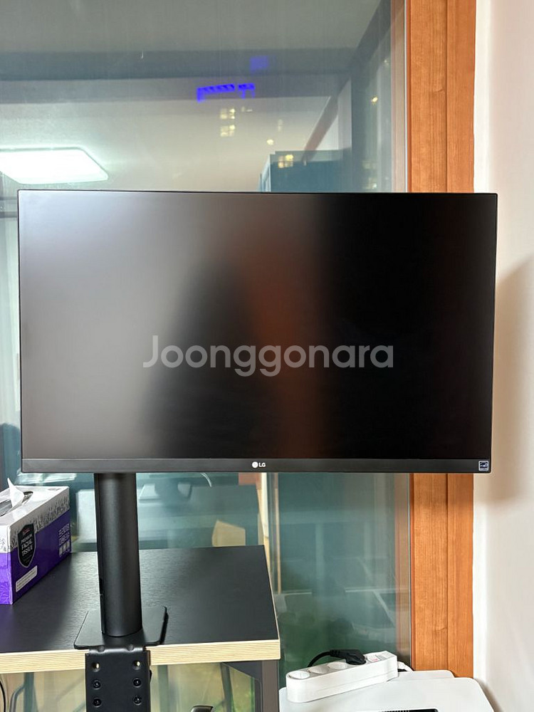 LG 27UN880 모니터 판매합니다.--0