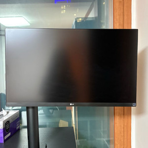 LG 27UN880 모니터 판매합니다.