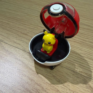 몬스터볼 피카츄 토미카 (한정판)