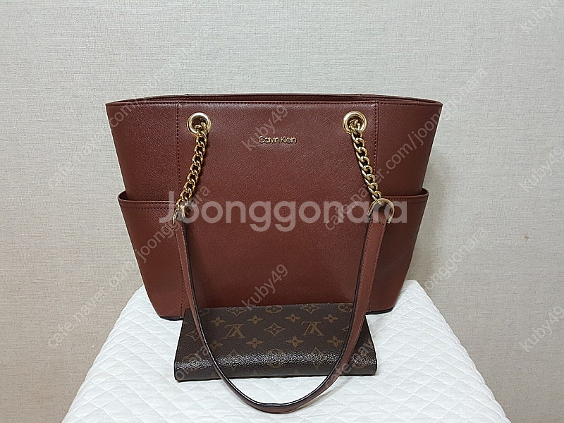 정품)캘빈클라인 하이든 사피아노 체인 쇼퍼백/새것수준--1