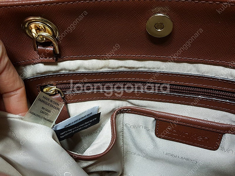 정품)캘빈클라인 하이든 사피아노 체인 쇼퍼백/새것수준--4