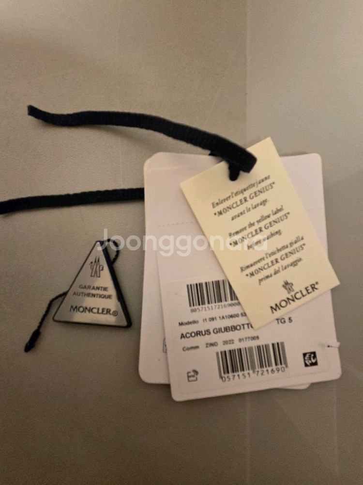 몽클레어 경량패딩 택달린 새상품 사이즈 100--5