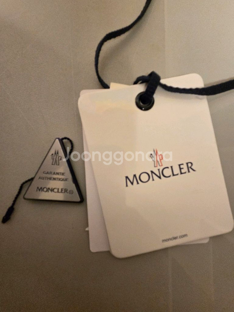 몽클레어 경량패딩 택달린 새상품 사이즈 100--4