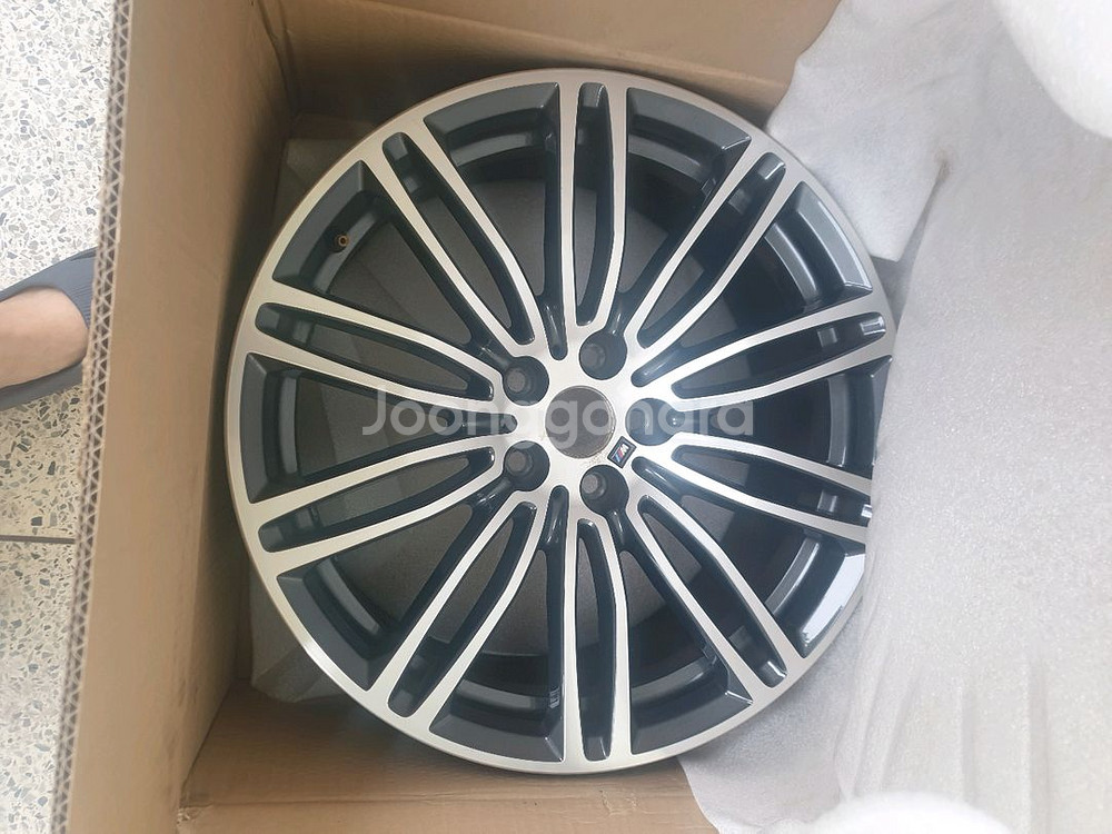 bmw g30 664m 19인치 팝니다.--0
