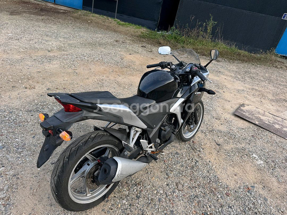 혼다 cbr250r 12년형 짧은키로수 판매합니다--3