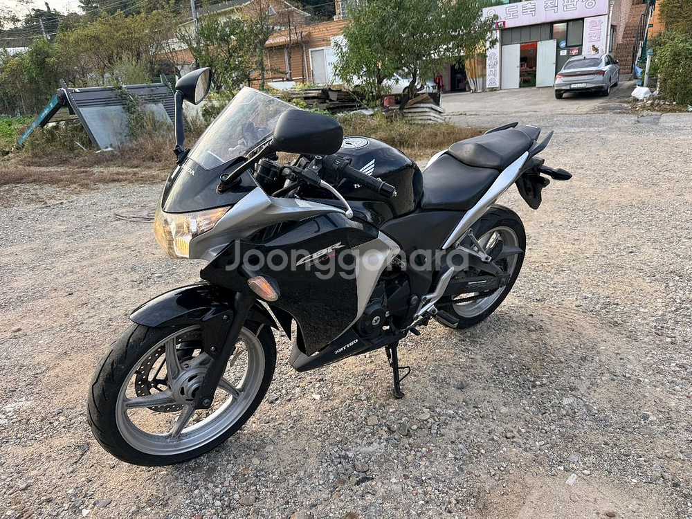 혼다 cbr250r 12년형 짧은키로수 판매합니다--1