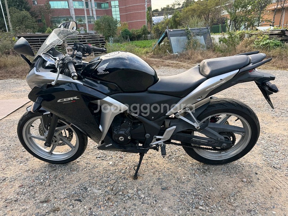 혼다 cbr250r 12년형 짧은키로수 판매합니다--6