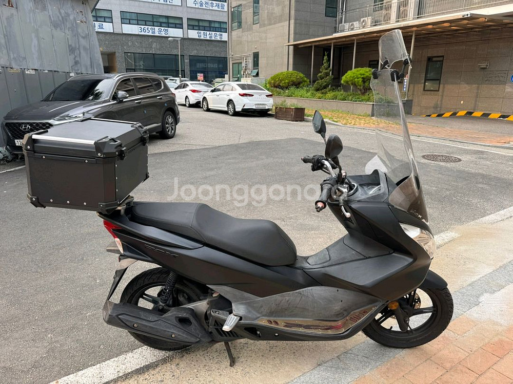 혼다 pcx125 16년 멧블랙 짧은키로수 팝니다--1