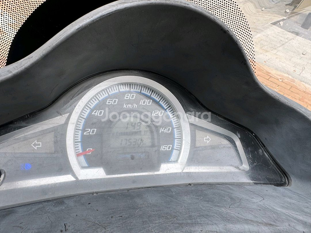 혼다 pcx125 16년 멧블랙 짧은키로수 팝니다--9