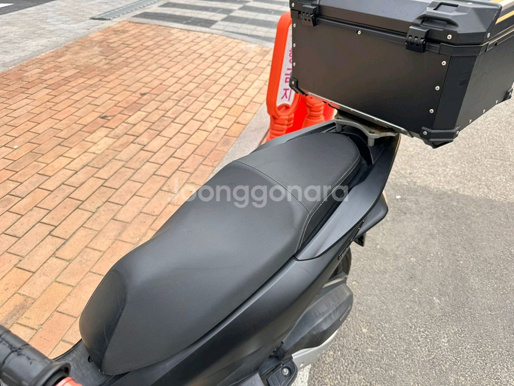 혼다 pcx125 16년 멧블랙 짧은키로수 팝니다--8