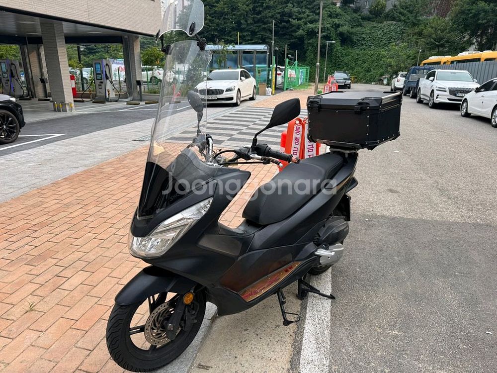 혼다 pcx125 16년 멧블랙 짧은키로수 팝니다--2
