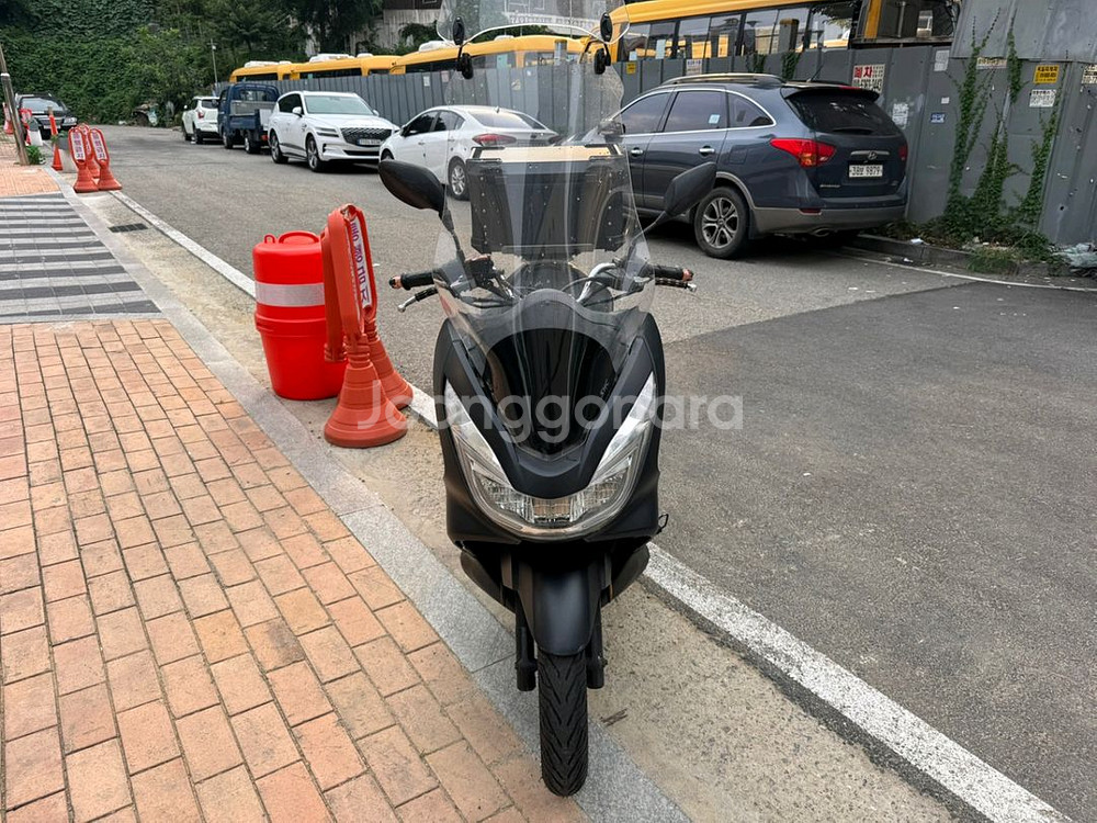 혼다 pcx125 16년 멧블랙 짧은키로수 팝니다--3