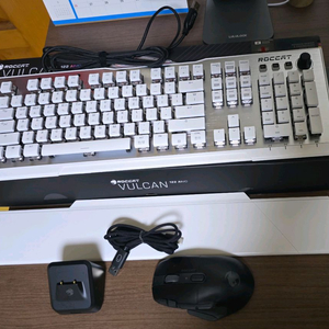 ROCCAT 게이밍 키보드와 마우스 팜.택배비 포함
