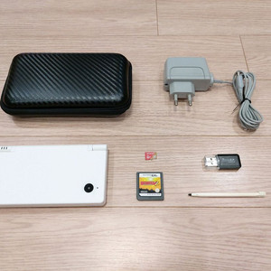 닌텐도dsi 화이트 국내정식발매 한글판