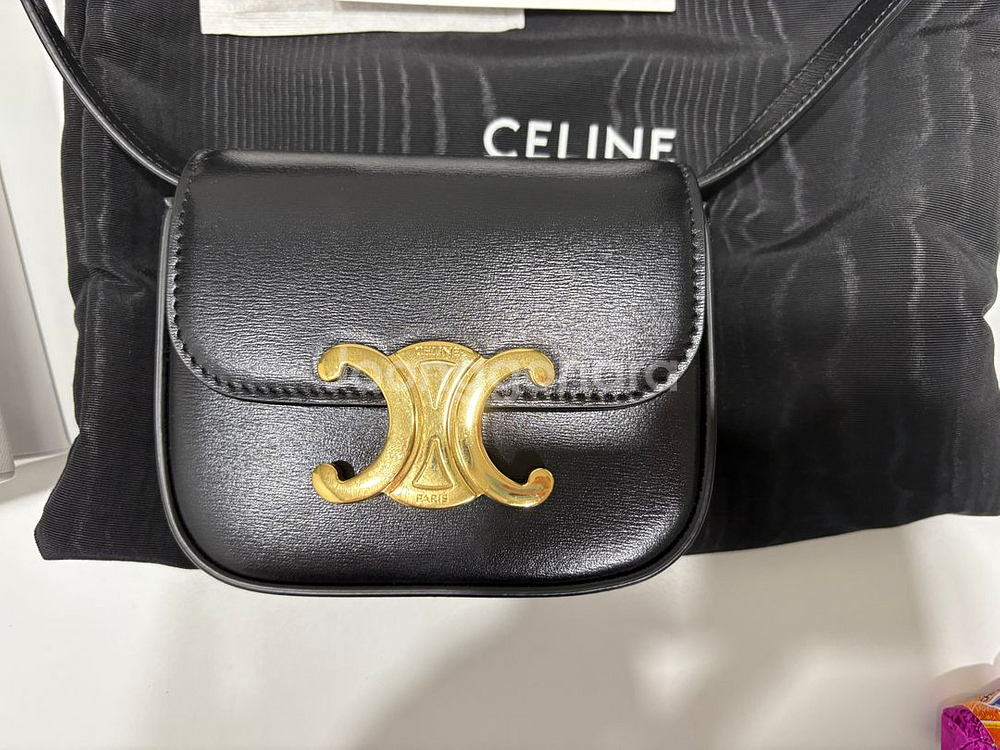 셀린느 미니클로드 샤이니카프스킨(거의새것)--1