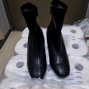 SPUR 블랙 가죽 앵클 부츠 235~240