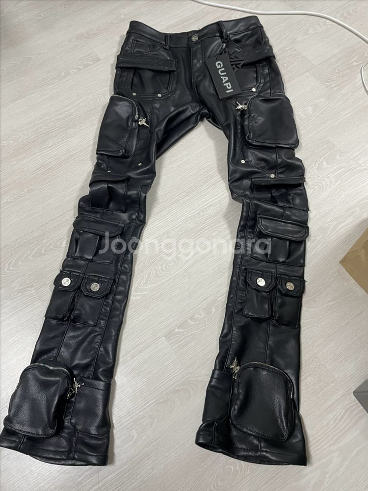 GUAPI 블랙 레더 카고 바지--0